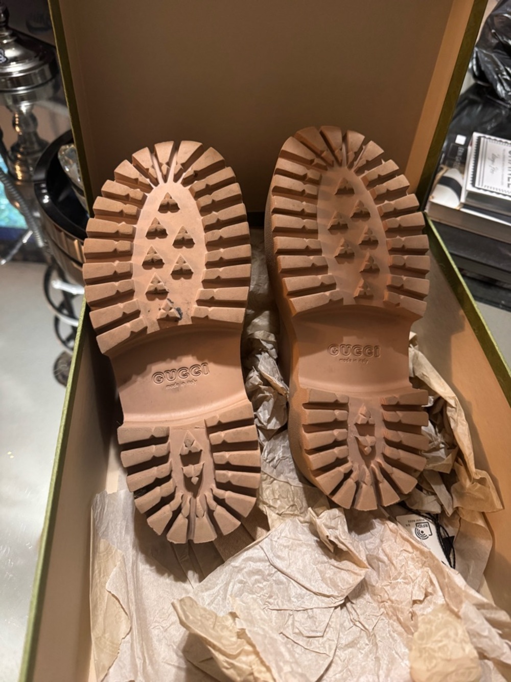 Gucci Women's Blush Pink Rubber Clog Slides - Picture 2 of 5